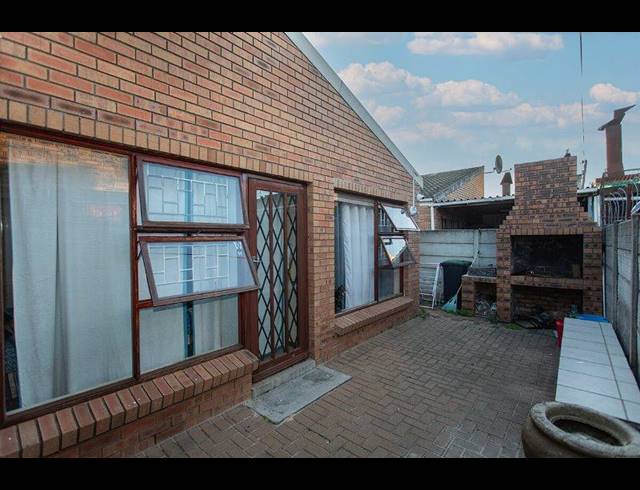 3 BEDROOM TOWNHOUSE FOR SALE IN PEERLESS PARK WEST
